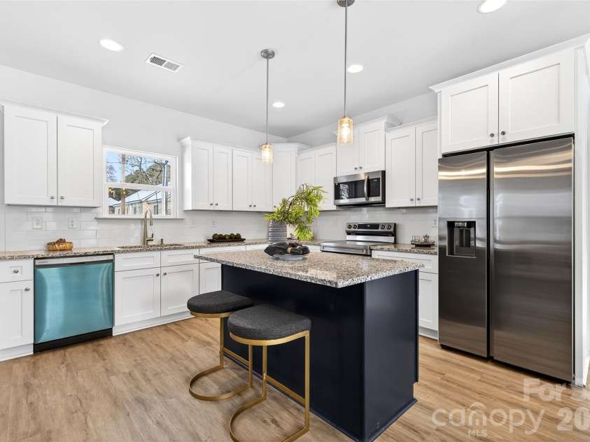 2719 Willow Street, Charlotte, NC 28208.  MLS# CAR4321013, YatesRealty ID 4515. 