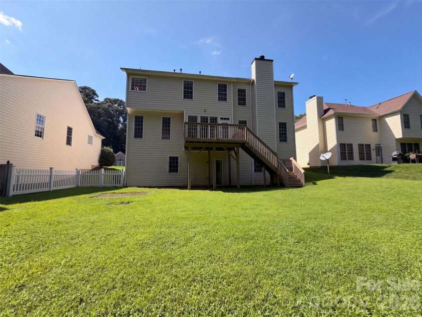 3106 Arklow Road, Charlotte, NC 28269.  MLS# CAR4415910, YatesRealty ID 45150. 