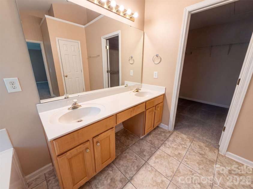 3106 Arklow Road, Charlotte, NC 28269.  MLS# CAR4415910, YatesRealty ID 45150. 