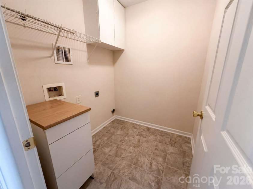 3106 Arklow Road, Charlotte, NC 28269.  MLS# CAR4415910, YatesRealty ID 45150. 