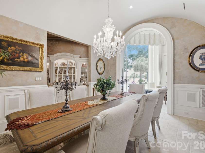 178 Mariner Pointe Lane, Mooresville, NC 28117.  MLS# CAR4414356, YatesRealty ID 45154. Elegant formal dining room features a distinctive curved ceiling, refined architectural details and a sophisticated setting for entertaining.