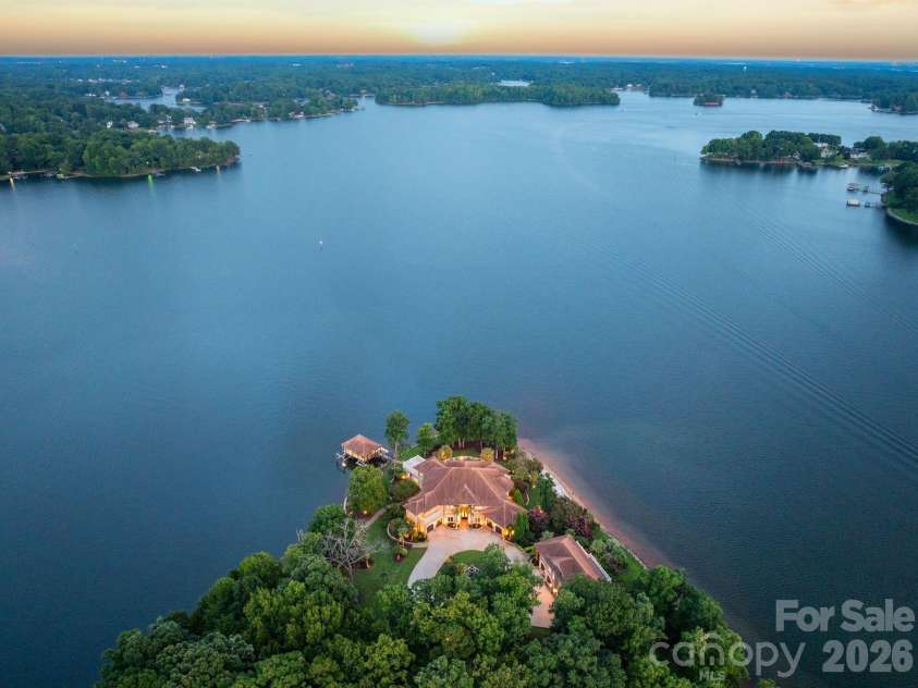 178 Mariner Pointe Lane, Mooresville, NC 28117.  MLS# CAR4414356, YatesRealty ID 45154. Expansive 5.99 Acre private property.