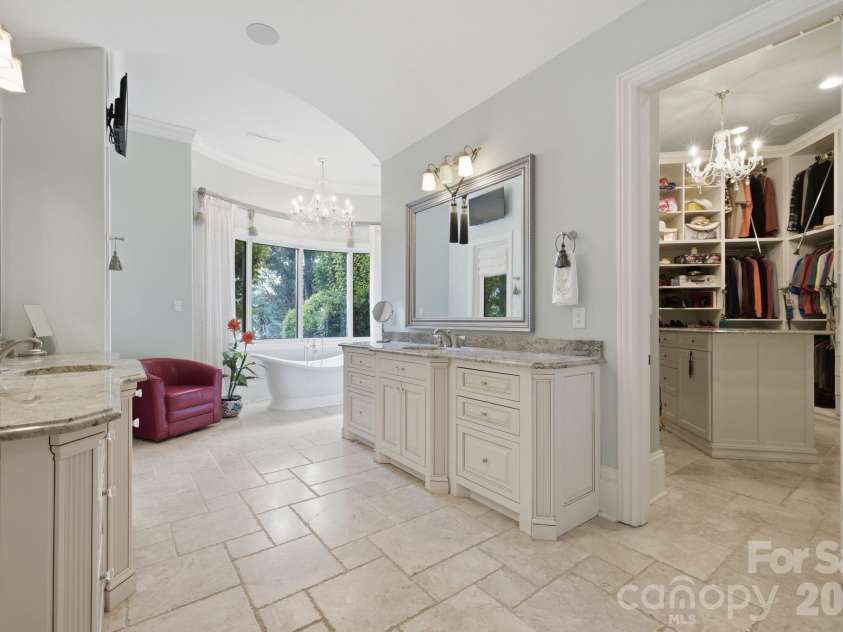 178 Mariner Pointe Lane, Mooresville, NC 28117.  MLS# CAR4414356, YatesRealty ID 45154. Luxurious primary bath designed with generous space and refined finishes.