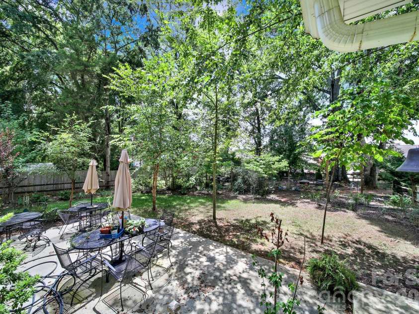 924 Glenshannon Road, Matthews, NC 28105.  MLS# CAR4415656, YatesRealty ID 45156. 
