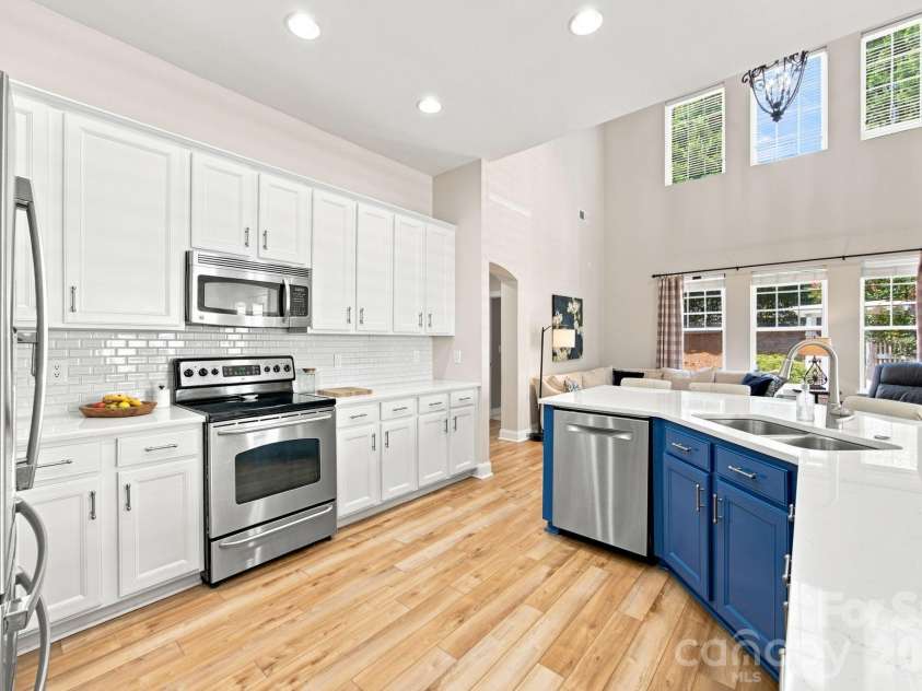 8025 Cottsbrooke Drive, Huntersville, NC 28078.  MLS# CAR4415532, YatesRealty ID 45167. 