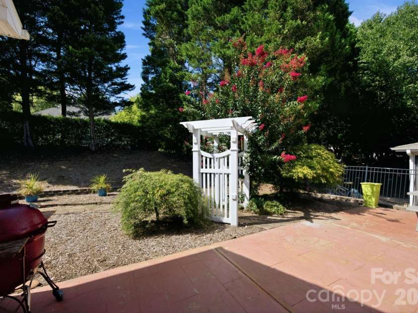 8025 Cottsbrooke Drive, Huntersville, NC 28078.  MLS# CAR4415532, YatesRealty ID 45167. 