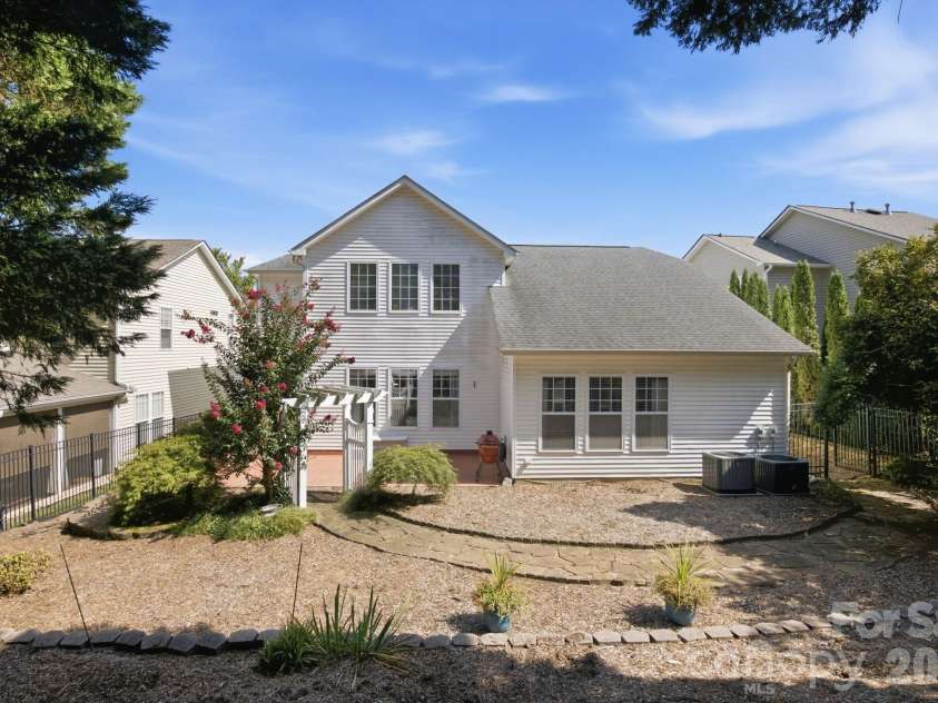 8025 Cottsbrooke Drive, Huntersville, NC 28078.  MLS# CAR4415532, YatesRealty ID 45167. 