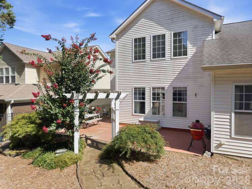 8025 Cottsbrooke Drive, Huntersville, NC 28078.  MLS# CAR4415532, YatesRealty ID 45167. 