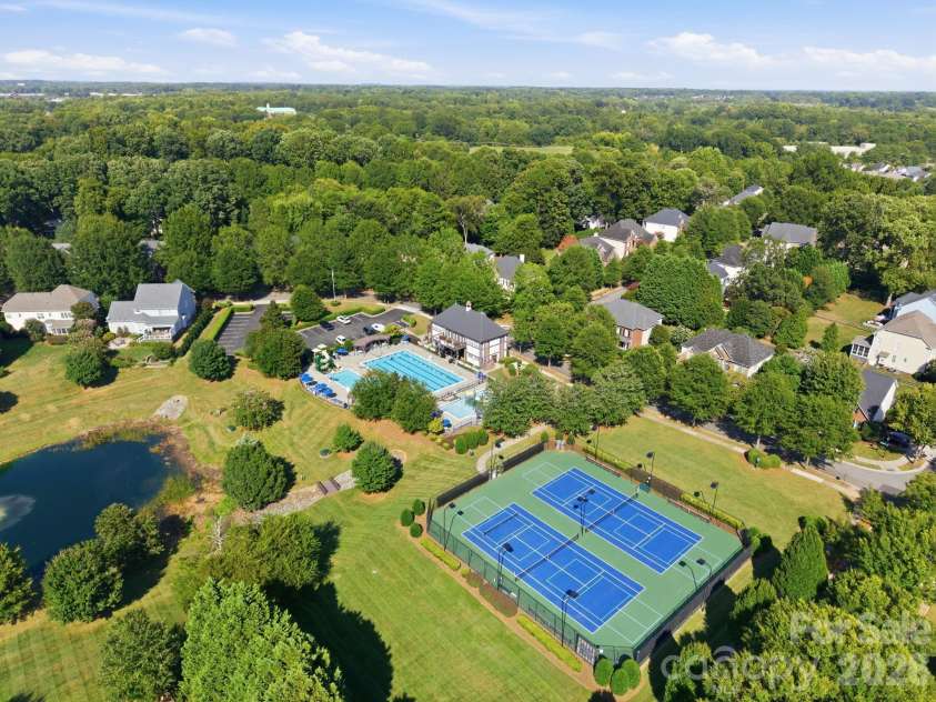 8025 Cottsbrooke Drive, Huntersville, NC 28078.  MLS# CAR4415532, YatesRealty ID 45167. 