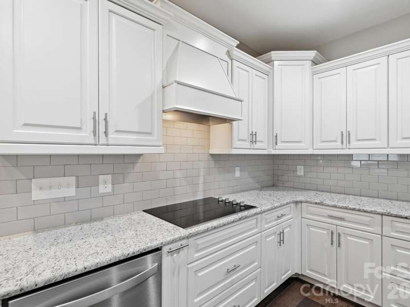 8213 Rainier Drive, Denver, NC 28037.  MLS# CAR4415528, YatesRealty ID 45168. 