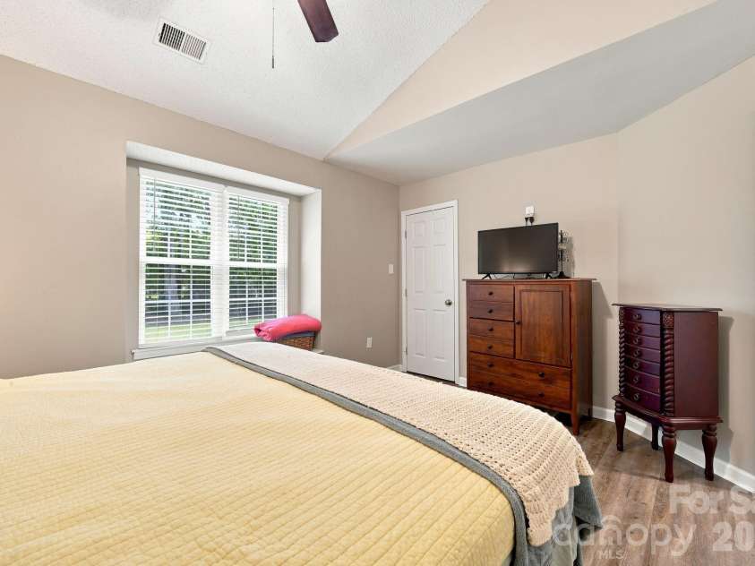 11308 Clayford Ridge, Charlotte, NC 28215.  MLS# CAR4415659, YatesRealty ID 45169. 