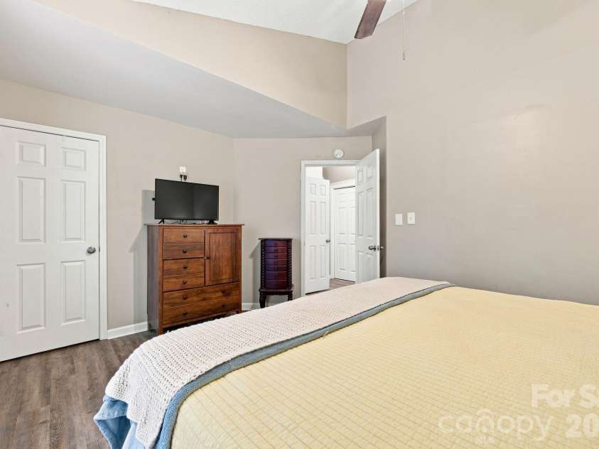 11308 Clayford Ridge, Charlotte, NC 28215.  MLS# CAR4415659, YatesRealty ID 45169. 