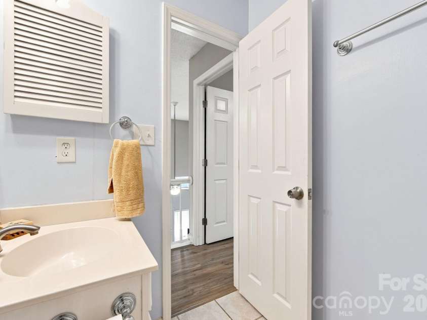 11308 Clayford Ridge, Charlotte, NC 28215.  MLS# CAR4415659, YatesRealty ID 45169. 