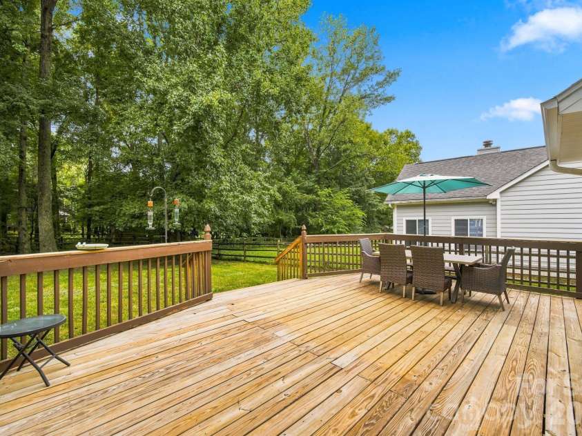 11308 Clayford Ridge, Charlotte, NC 28215.  MLS# CAR4415659, YatesRealty ID 45169. 