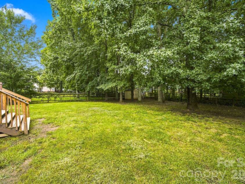 11308 Clayford Ridge, Charlotte, NC 28215.  MLS# CAR4415659, YatesRealty ID 45169. 