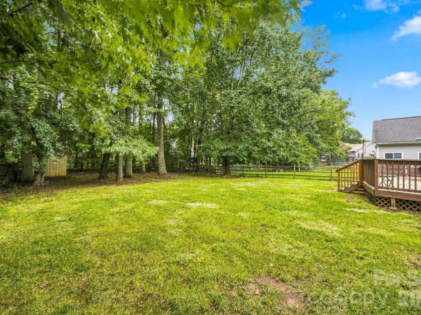 11308 Clayford Ridge, Charlotte, NC 28215.  MLS# CAR4415659, YatesRealty ID 45169. 