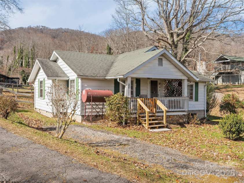 396 Will Hyatt Road, Waynesville, NC 28786.  MLS# CAR4323103, YatesRealty ID 4517. 