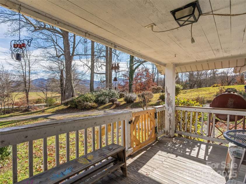 396 Will Hyatt Road, Waynesville, NC 28786.  MLS# CAR4323103, YatesRealty ID 4517. 
