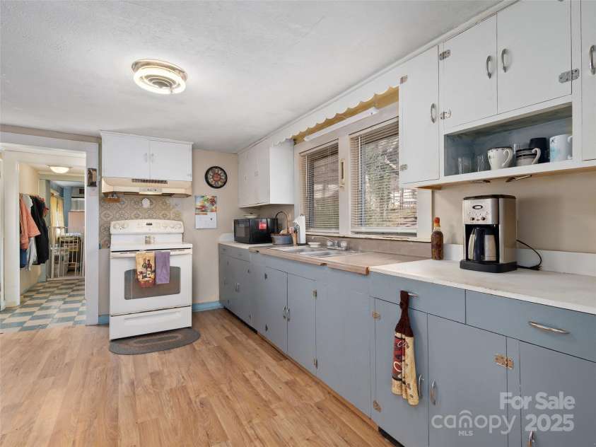 396 Will Hyatt Road, Waynesville, NC 28786.  MLS# CAR4323103, YatesRealty ID 4517. 