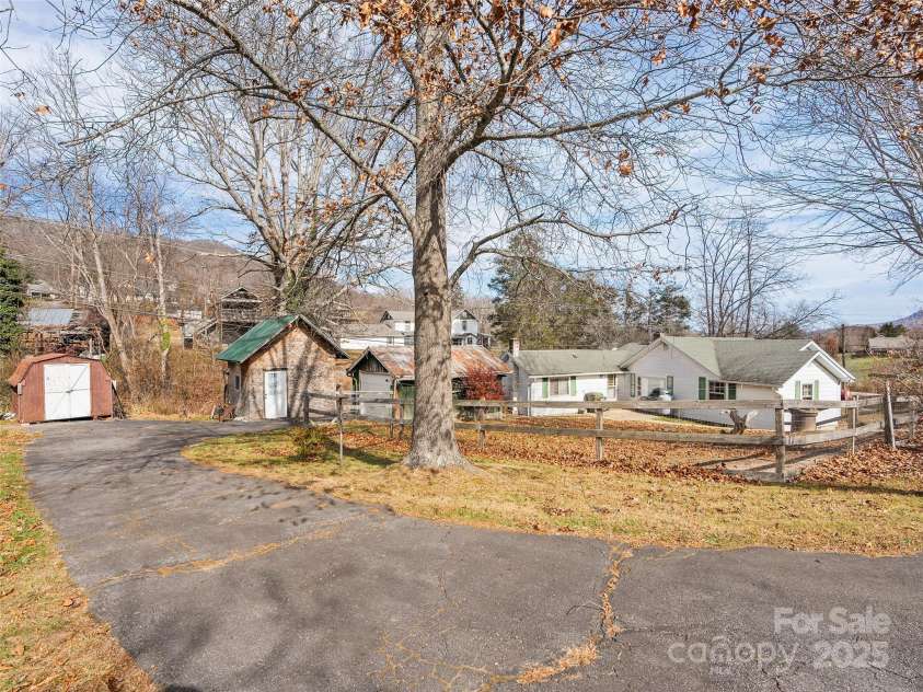 396 Will Hyatt Road, Waynesville, NC 28786.  MLS# CAR4323103, YatesRealty ID 4517. 