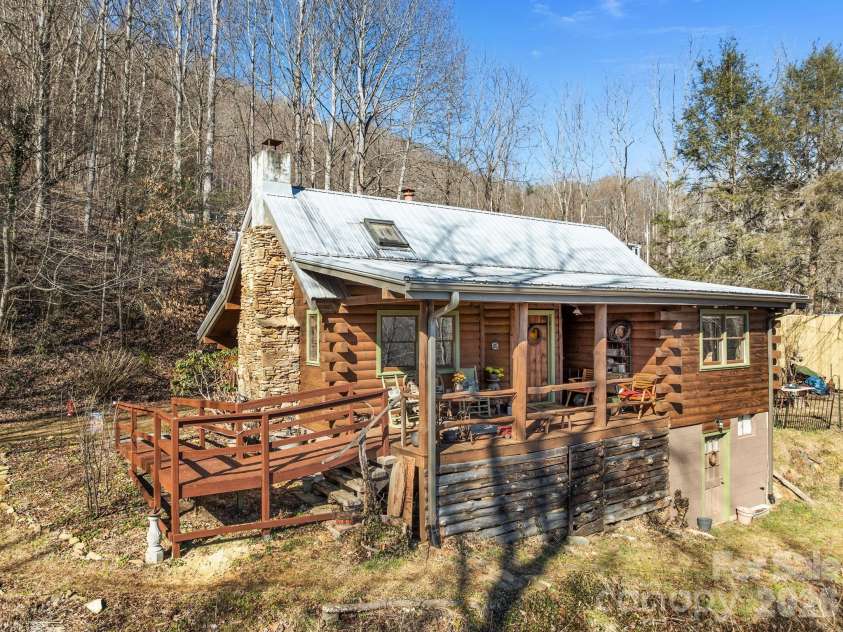 55 Comet Lane, Waynesville, NC 28785.  MLS# CAR4337388, YatesRealty ID 4517. 