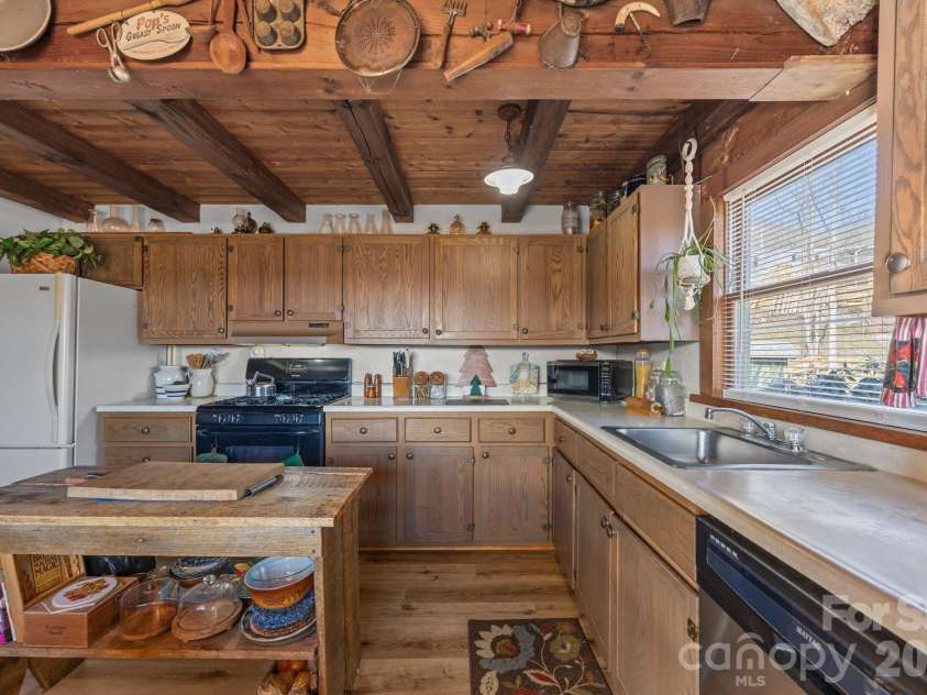 55 Comet Lane, Waynesville, NC 28785.  MLS# CAR4337388, YatesRealty ID 4517. 