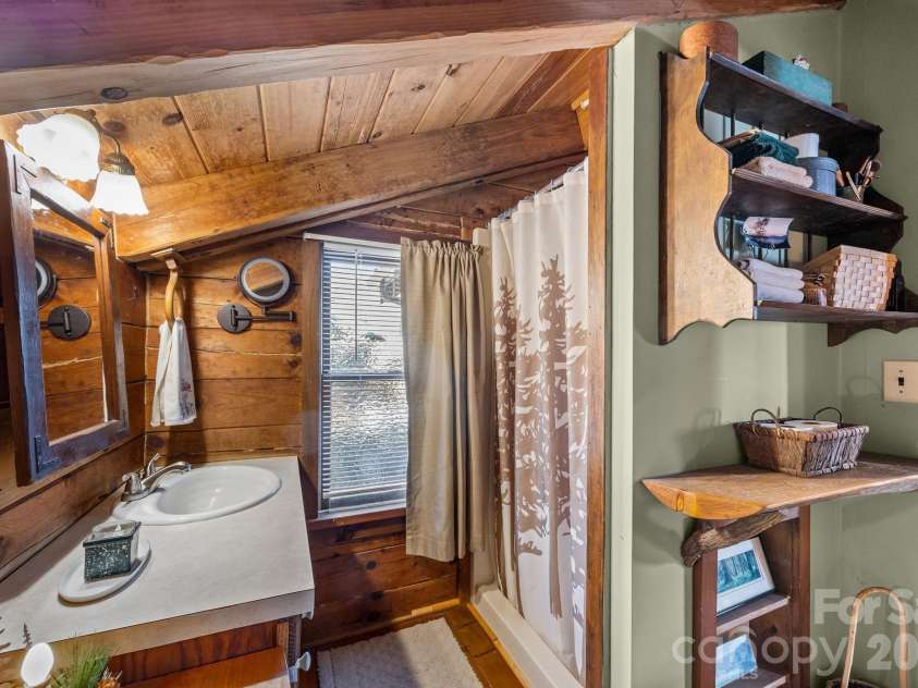 55 Comet Lane, Waynesville, NC 28785.  MLS# CAR4337388, YatesRealty ID 4517. 