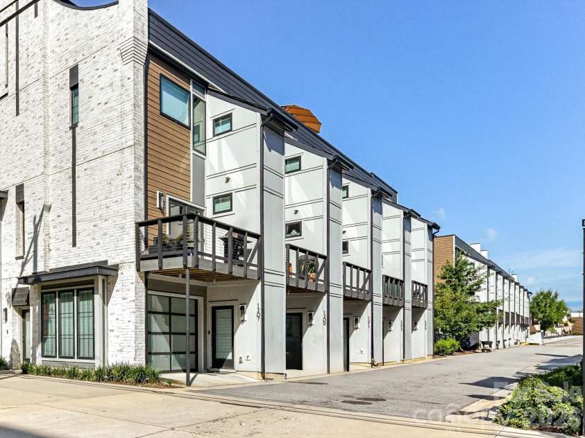 1229 Minter Place, Charlotte, NC 28203.  MLS# CAR4415636, YatesRealty ID 45171. 