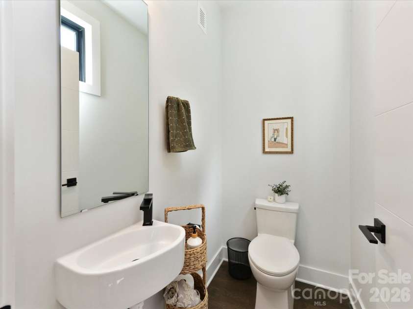 1229 Minter Place, Charlotte, NC 28203.  MLS# CAR4415636, YatesRealty ID 45171. 