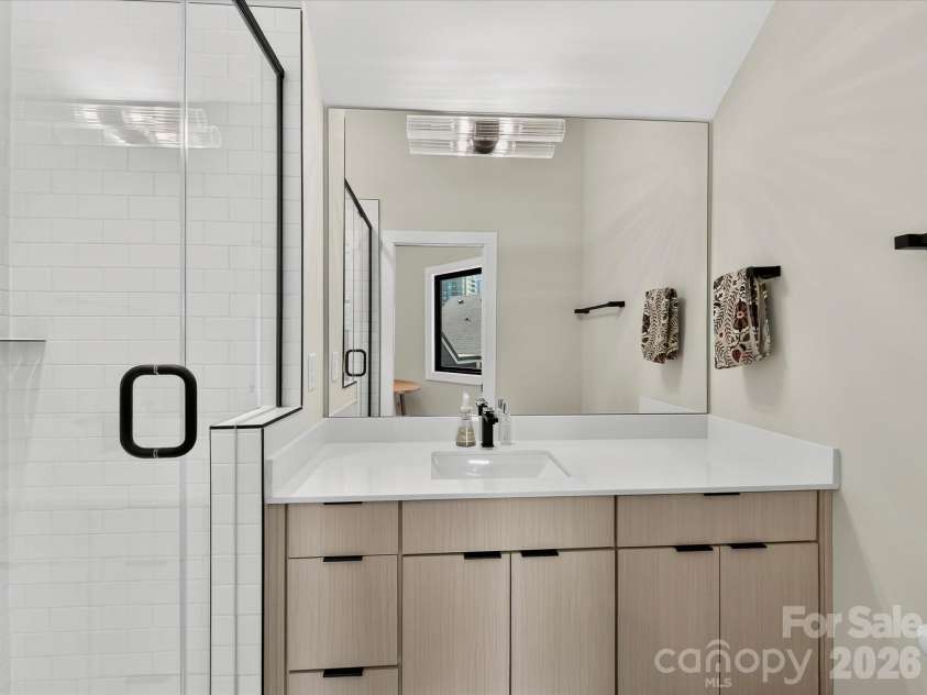 1229 Minter Place, Charlotte, NC 28203.  MLS# CAR4415636, YatesRealty ID 45171. 