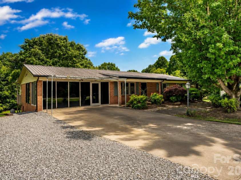 201 Sigmon Road, Statesville, NC 28677.  MLS# CAR4413925, YatesRealty ID 45173. 