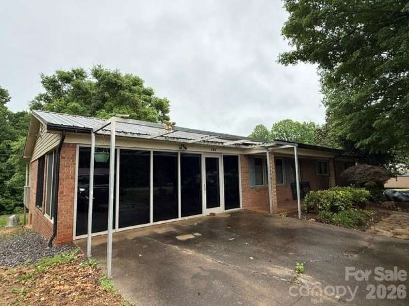 201 Sigmon Road, Statesville, NC 28677.  MLS# CAR4413925, YatesRealty ID 45173. 
