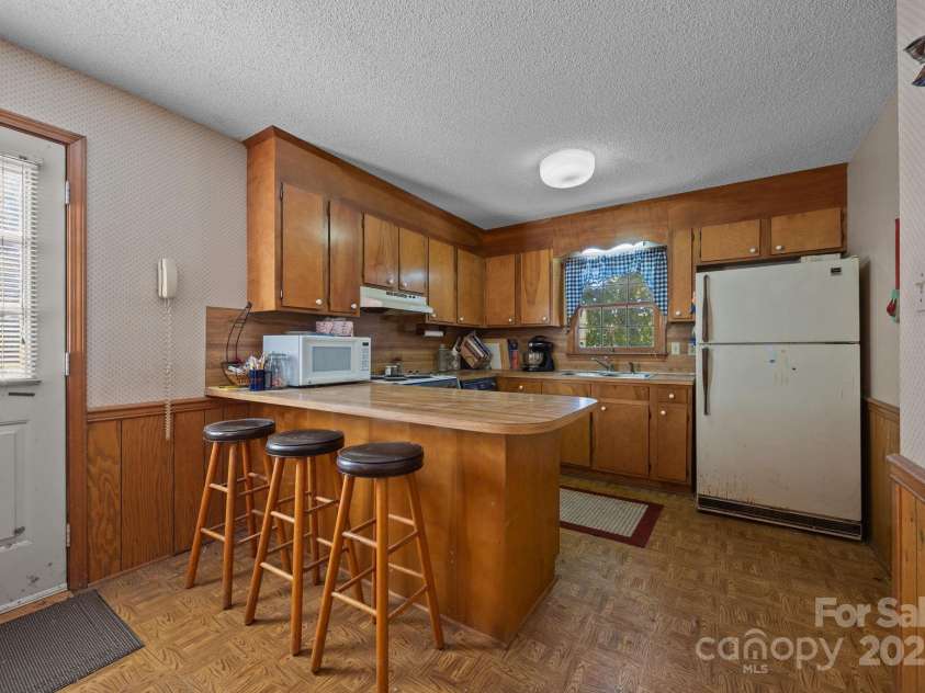 720 Bee Tree Road, Salisbury, NC 28146.  MLS# CAR4315837, YatesRealty ID 45174. 