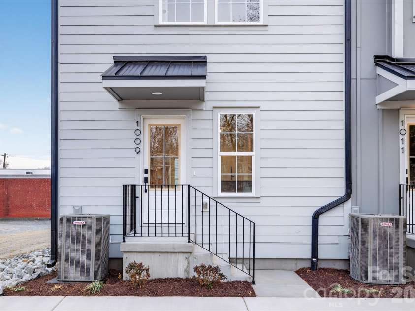 1013 Carter Avenue, Charlotte, NC 28206.  MLS# CAR4415962, YatesRealty ID 45175. 