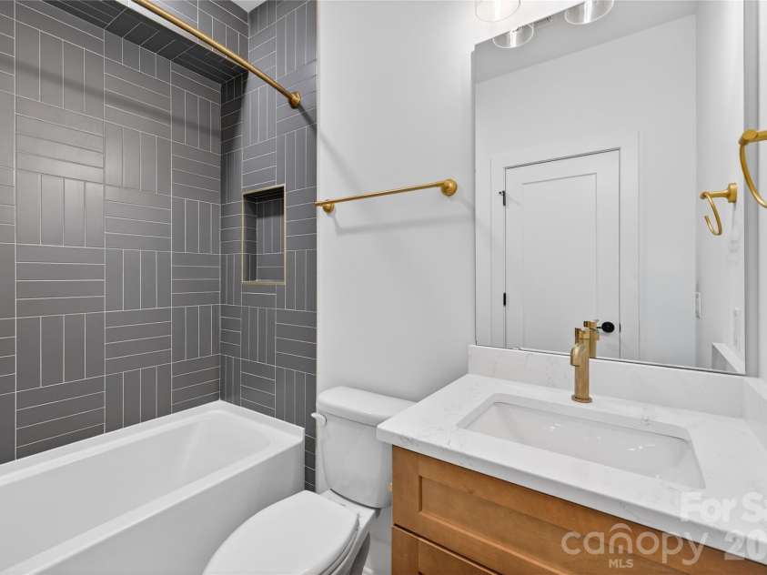 1013 Carter Avenue, Charlotte, NC 28206.  MLS# CAR4415962, YatesRealty ID 45175. 