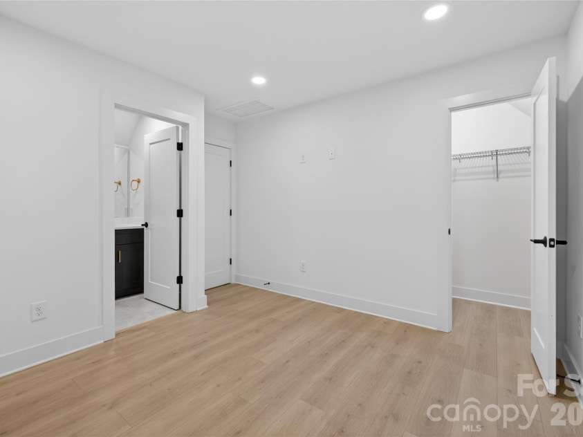 1013 Carter Avenue, Charlotte, NC 28206.  MLS# CAR4415962, YatesRealty ID 45175. 