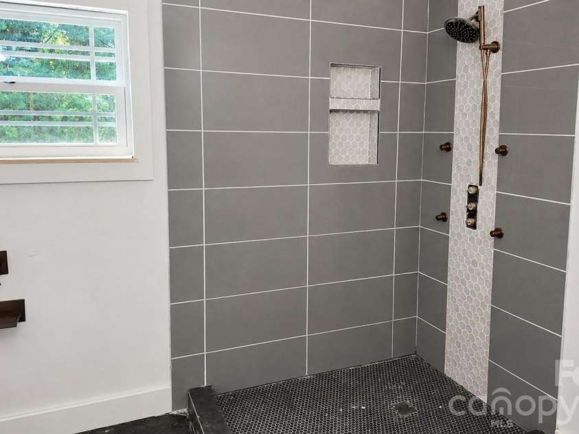 4217 Coopersdale Road, Charlotte, NC 28273.  MLS# CAR4415193, YatesRealty ID 45176. Primary Bathroom