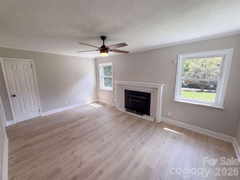 8519 Denbur Drive, Charlotte, NC 28215.  MLS# CAR4415963, YatesRealty ID 45179. 