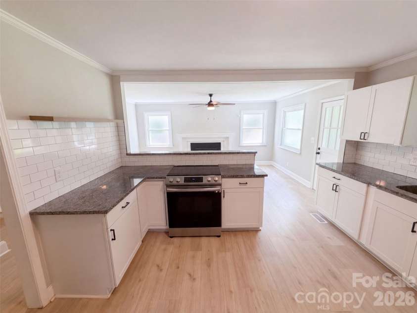 8519 Denbur Drive, Charlotte, NC 28215.  MLS# CAR4415963, YatesRealty ID 45179. 