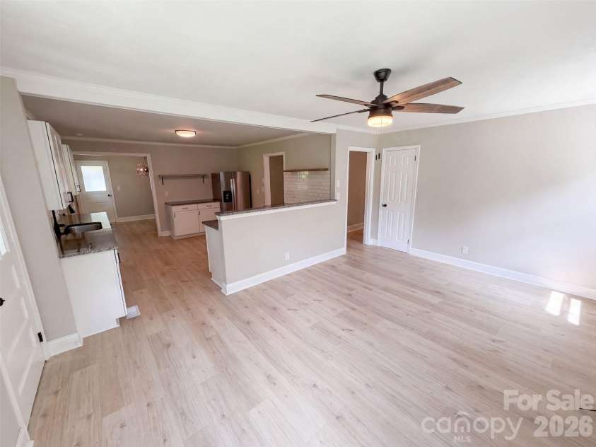 8519 Denbur Drive, Charlotte, NC 28215.  MLS# CAR4415963, YatesRealty ID 45179. 