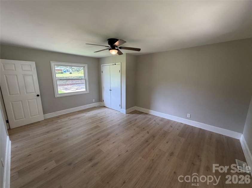 8519 Denbur Drive, Charlotte, NC 28215.  MLS# CAR4415963, YatesRealty ID 45179. 