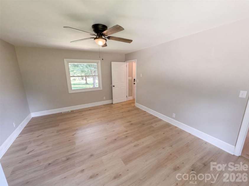 8519 Denbur Drive, Charlotte, NC 28215.  MLS# CAR4415963, YatesRealty ID 45179. 