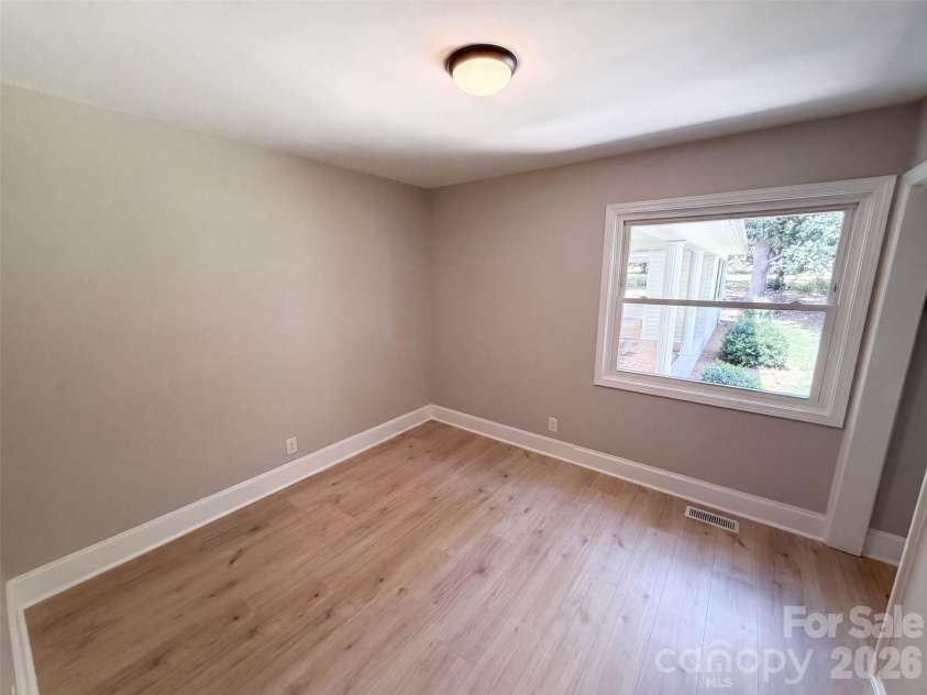 8519 Denbur Drive, Charlotte, NC 28215.  MLS# CAR4415963, YatesRealty ID 45179. 