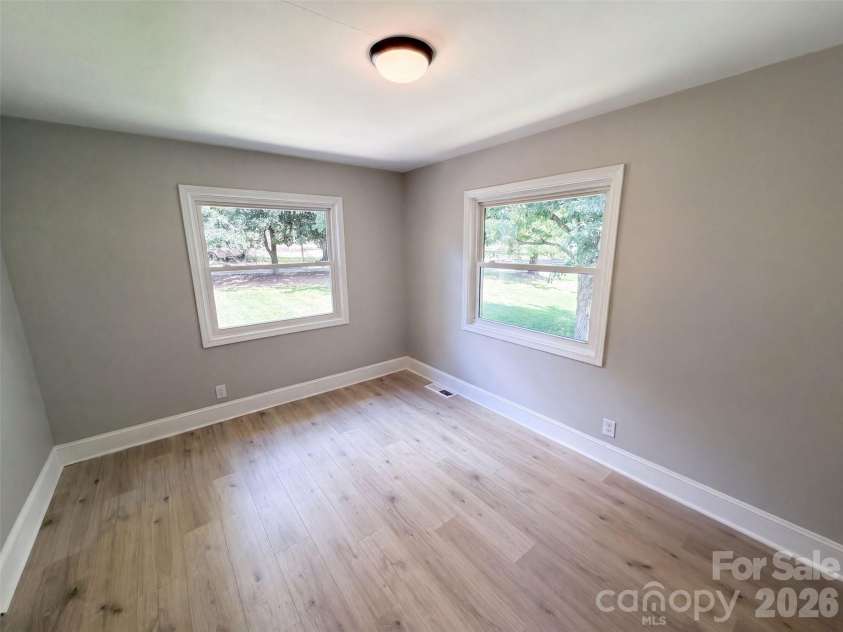 8519 Denbur Drive, Charlotte, NC 28215.  MLS# CAR4415963, YatesRealty ID 45179. 
