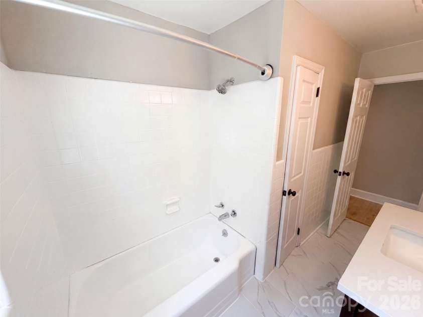 8519 Denbur Drive, Charlotte, NC 28215.  MLS# CAR4415963, YatesRealty ID 45179. 