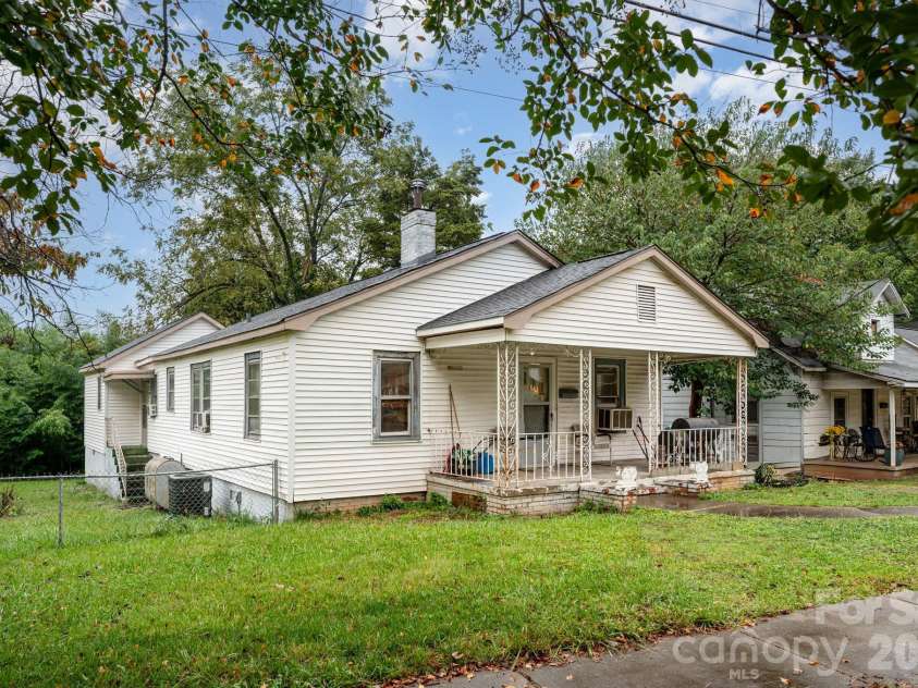 2428 Booker Avenue, Charlotte, NC 28216.  MLS# CAR4301870, YatesRealty ID 4518. 