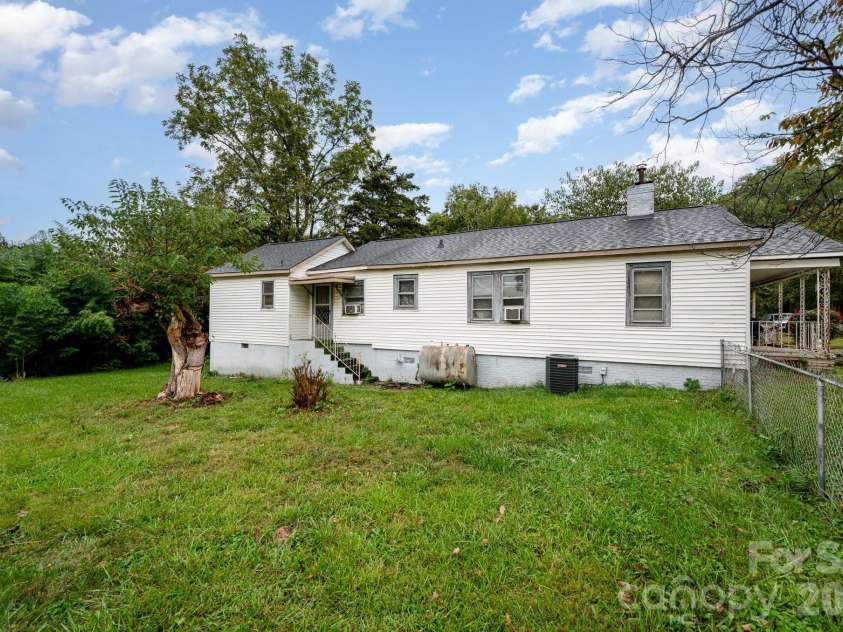 2428 Booker Avenue, Charlotte, NC 28216.  MLS# CAR4301870, YatesRealty ID 4518. 