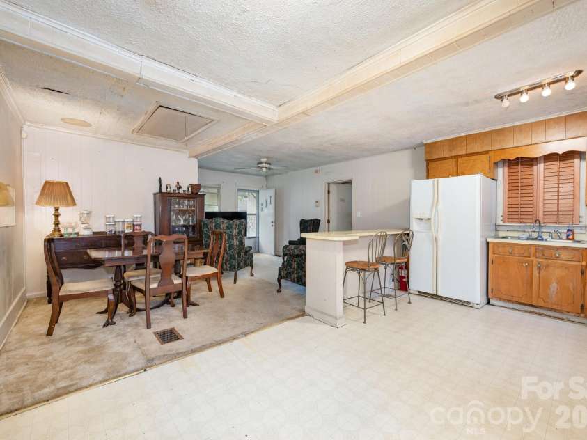 2428 Booker Avenue, Charlotte, NC 28216.  MLS# CAR4301870, YatesRealty ID 4518. 
