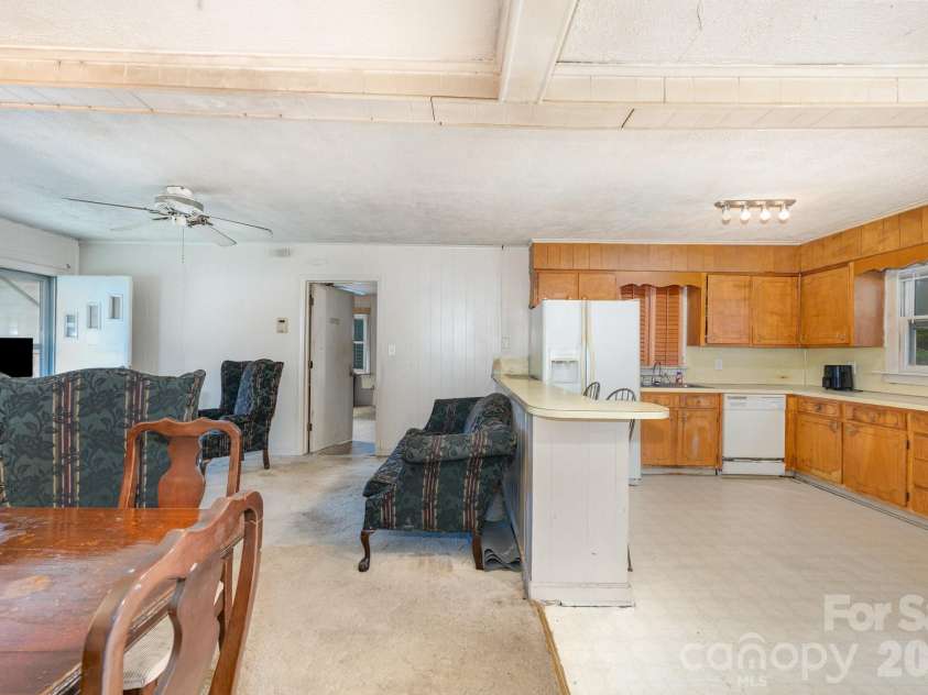 2428 Booker Avenue, Charlotte, NC 28216.  MLS# CAR4301870, YatesRealty ID 4518. 