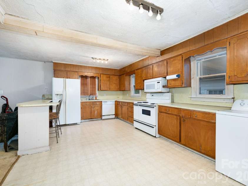 2428 Booker Avenue, Charlotte, NC 28216.  MLS# CAR4301870, YatesRealty ID 4518. 